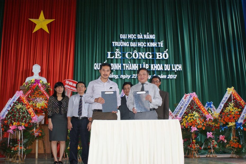 Khoa Du Lịch